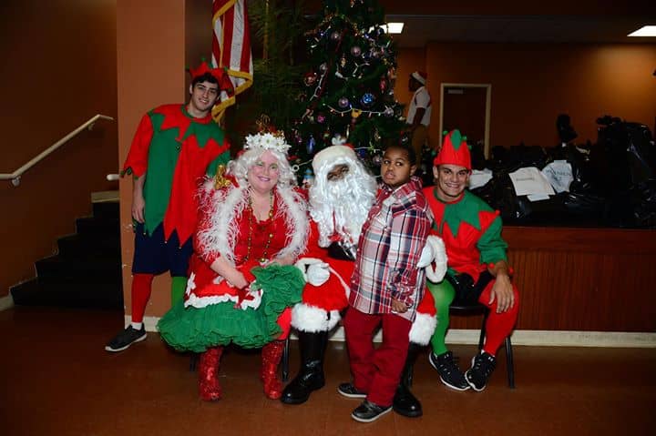 Angles Place Children With Santa
